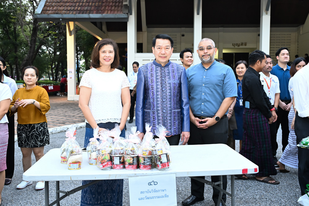 สถาบันวิจัยภาษาฯ เข้าร่วมพิธีทำบุญตักบาตร เนื่องในศุภมงคลขึ้นปีใหม่ 2568