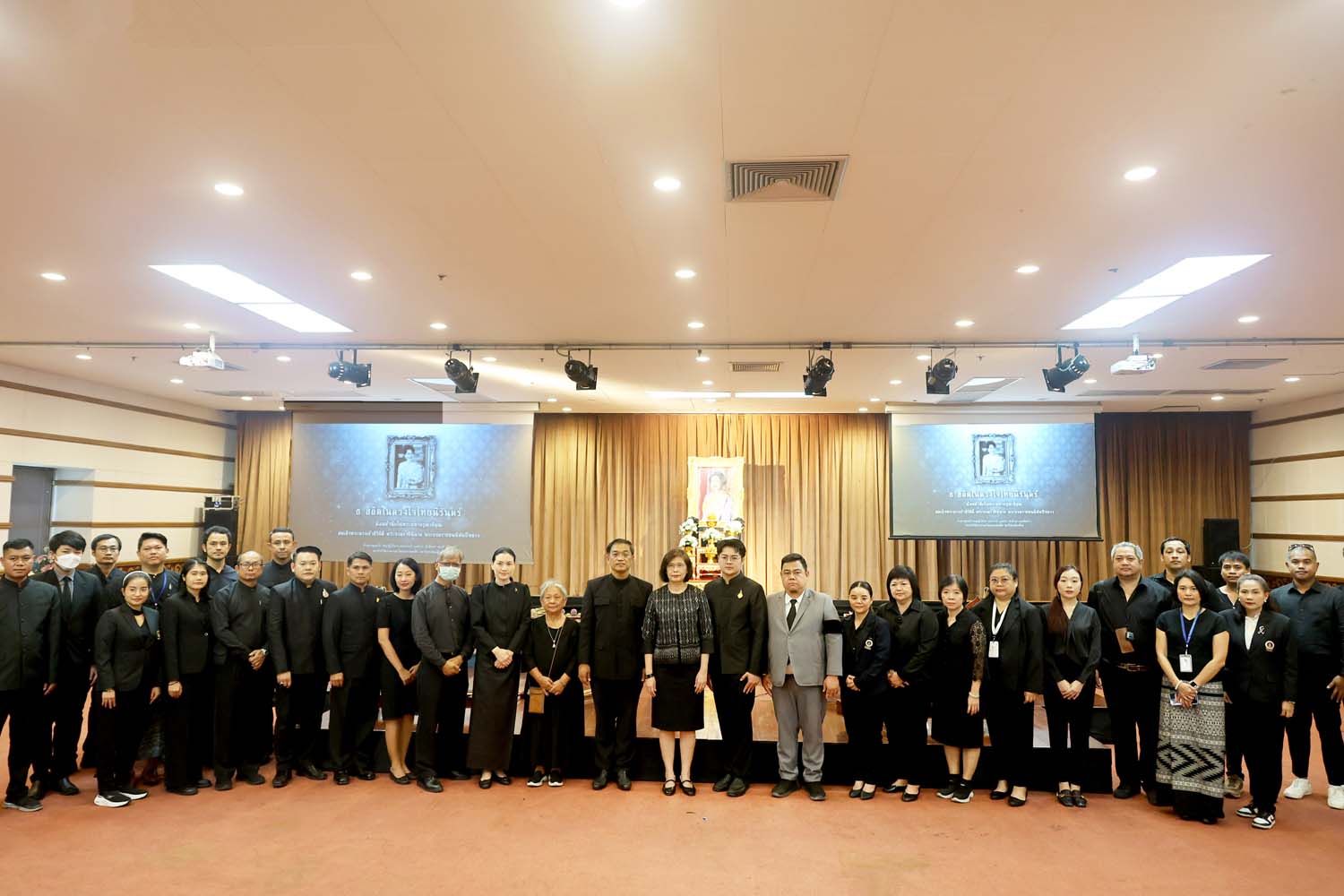 20251216-MemorialQueen -01